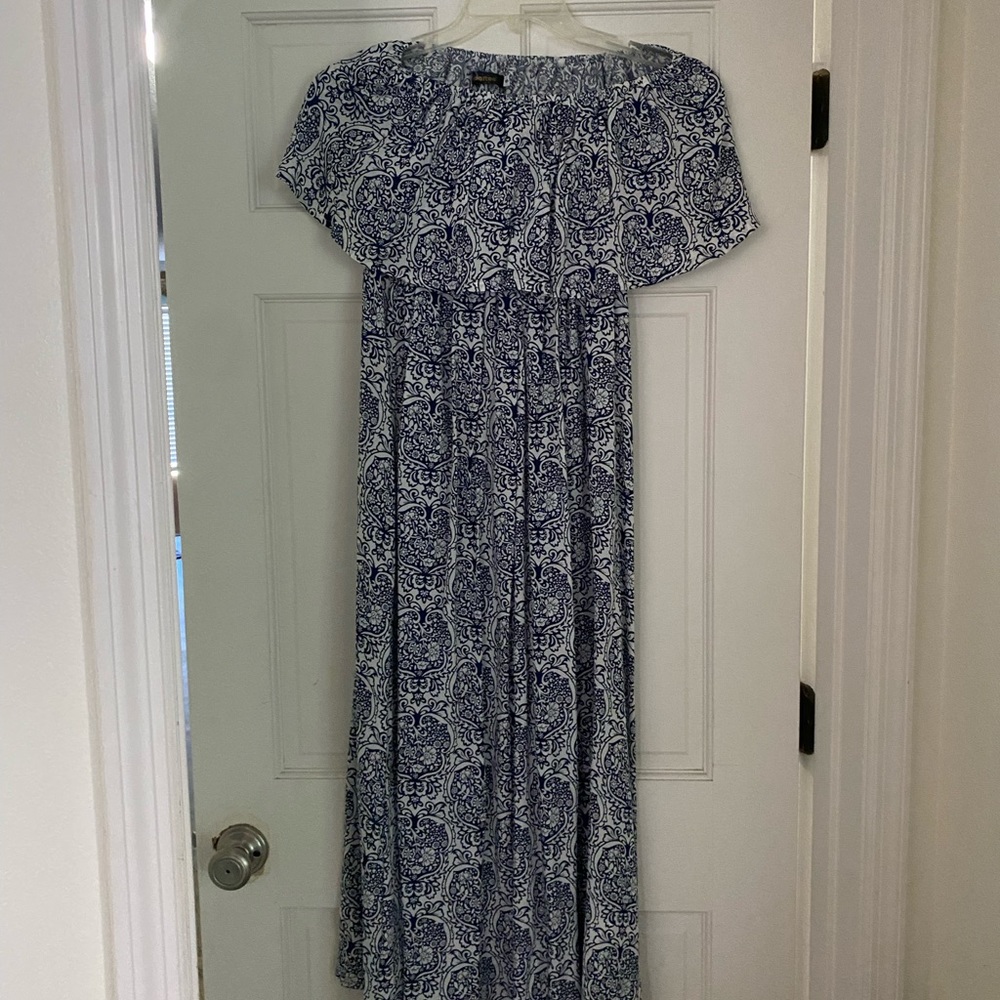 Off the shoulder maxi dress blue and white size small EUC